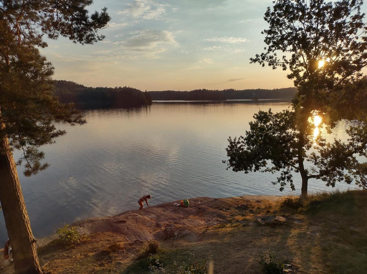 Varhaga Vandrarhem Sjuntorp Exterior photo